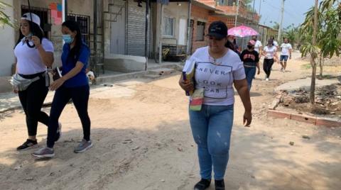 Voluntarios con la comunidad de Ciudad Bonita Voluntarios con la comunidad de Ciudad Bonita